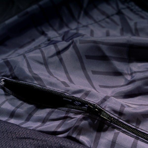 Chaleco negro y gris