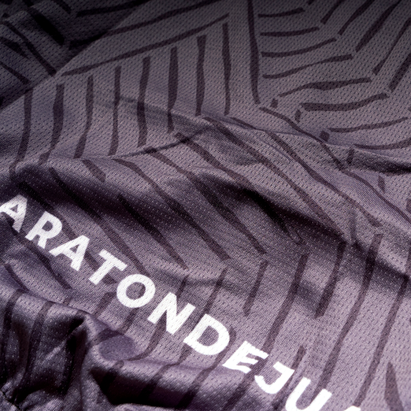 Chaleco negro y gris