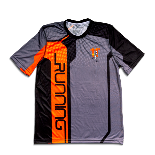 PC11H01 Playera de manga corta para caballero de la onceava edición del maratón. Gris con detalles en naranja