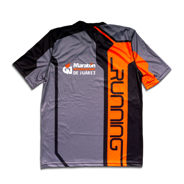 PC11H03 Playera de manga corta para caballero de la onceava edición del maratón. Gris con detalles en naranja