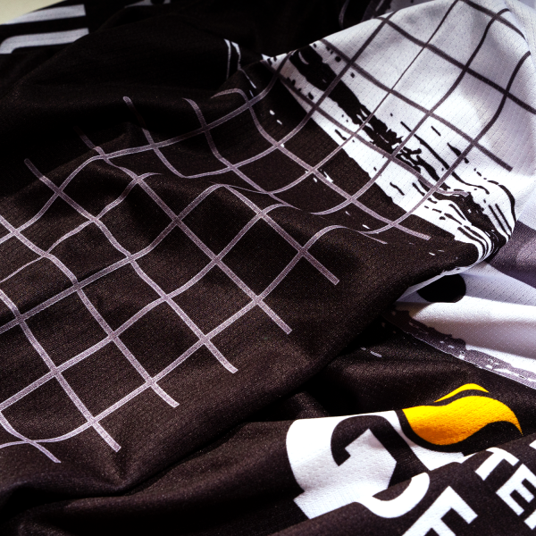 Playera Manga Larga Blanco y negro para caballero