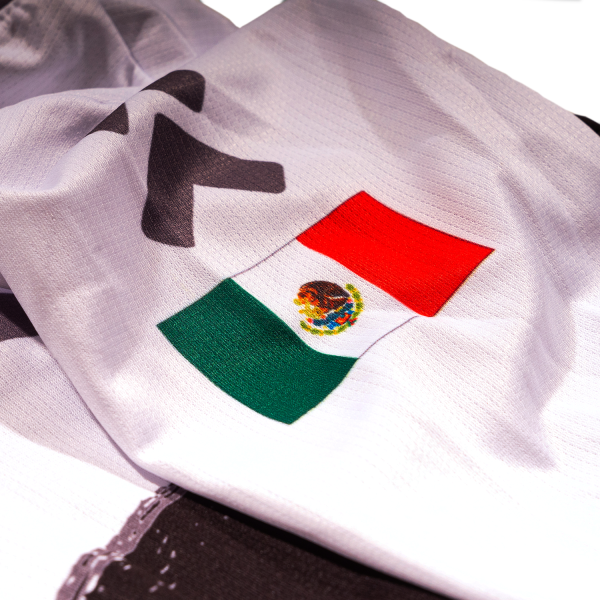 Playera de manga larga para mujer, color negro y blanco