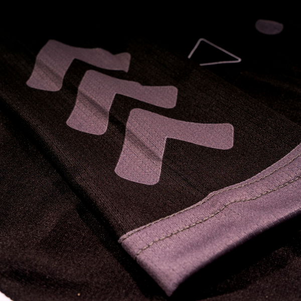 Playera de manga larga para mujer, color negro y blanco