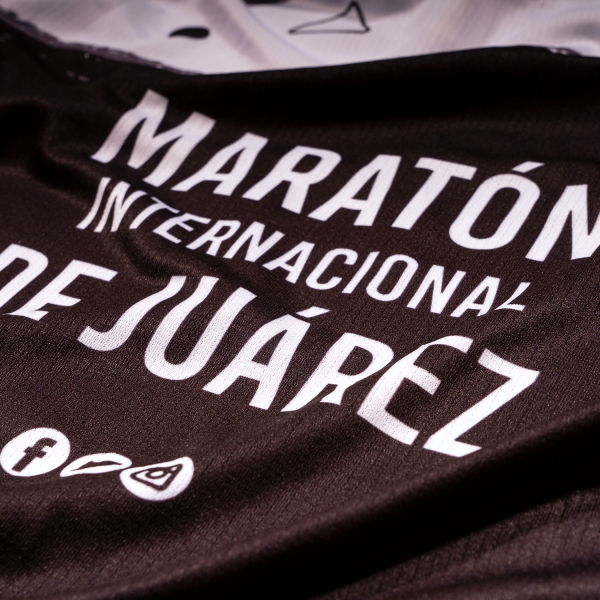 Playera de manga larga para mujer, color negro y blanco