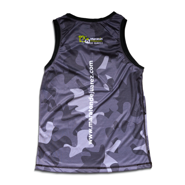 Playera de tirantes gris, doceava edición del maratón