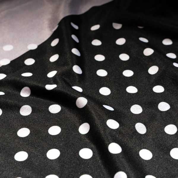 Playera de tirantes para dama, color negro con puntos blancos