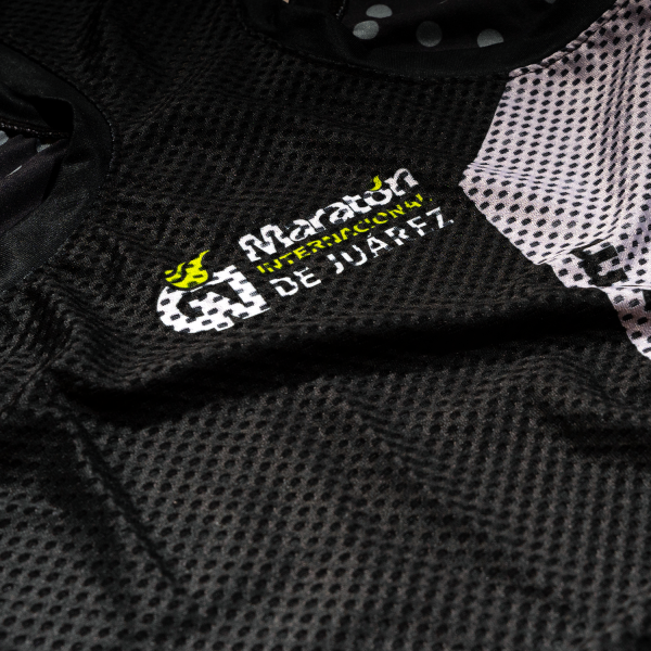 Playera de tirantes para dama, color negro con puntos blancos