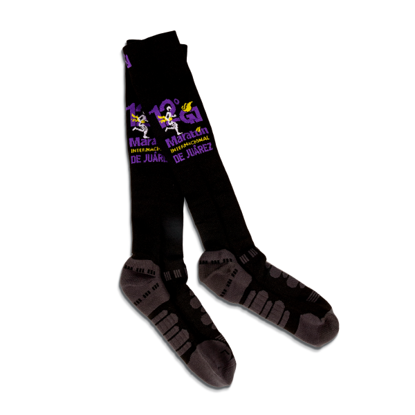 SL12U03 Calcetines de compresión de la doceava edición del maratón. Color negro con detalles en morado