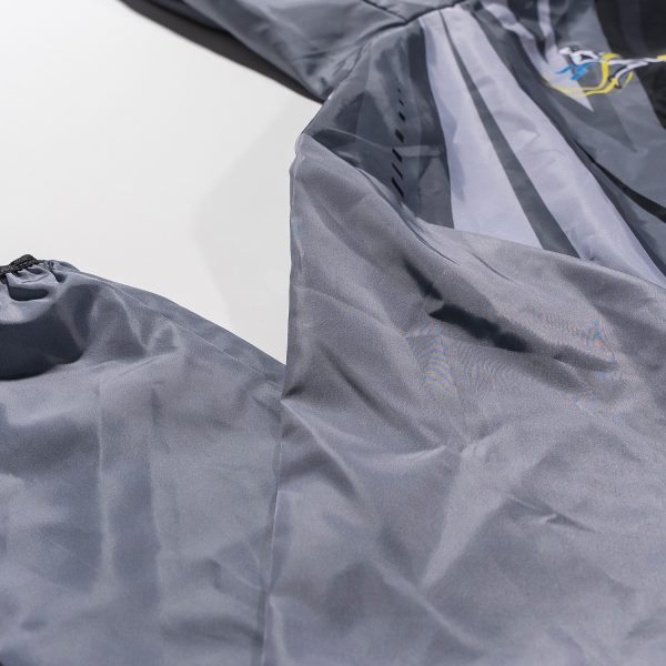 Rompevientos de color gris