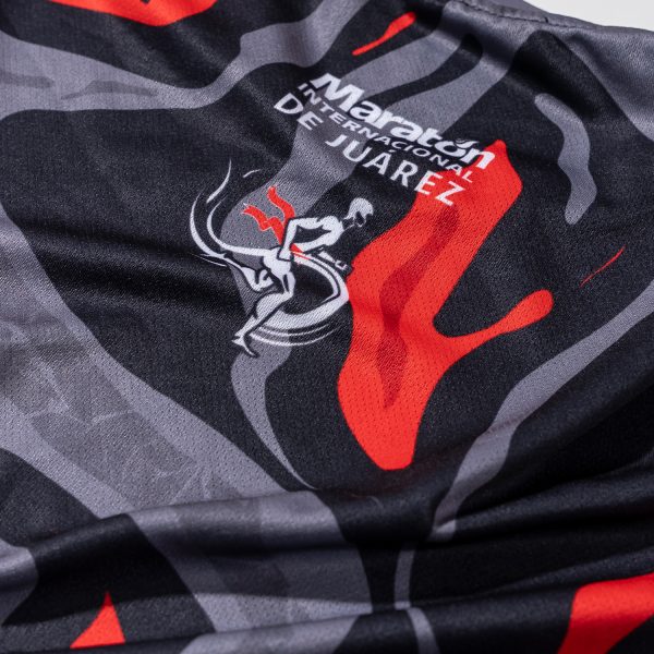 Playera negra con gris y rojo unisex